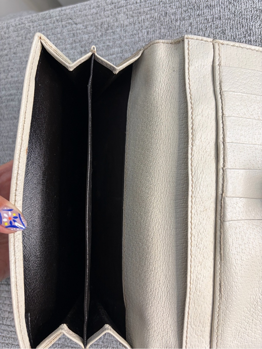 Authentic Gucci Beige GG Canvas Continental Wallet with White Trim - Picture 9 of 13